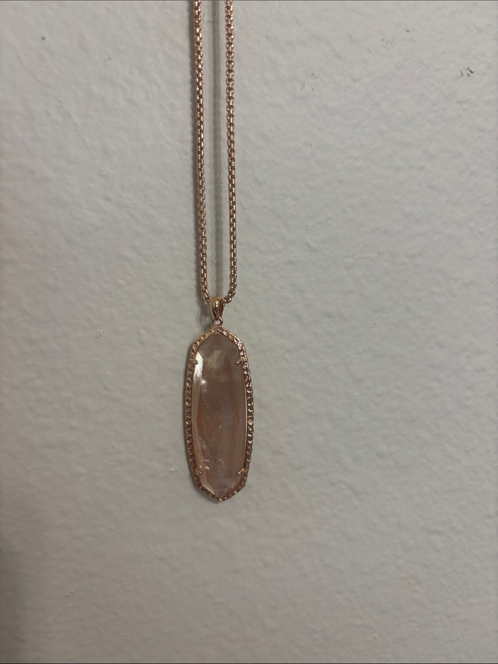 Rose Quartz Pendant Necklace in Rose Gold